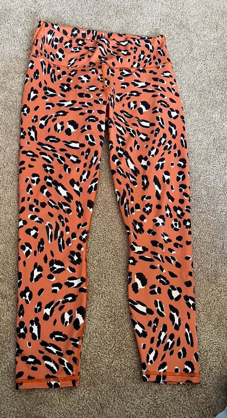 Fabletics Define PowerHold High-Waisted 7/8 Leggings Size M Burnt Ochre Wavy Leo